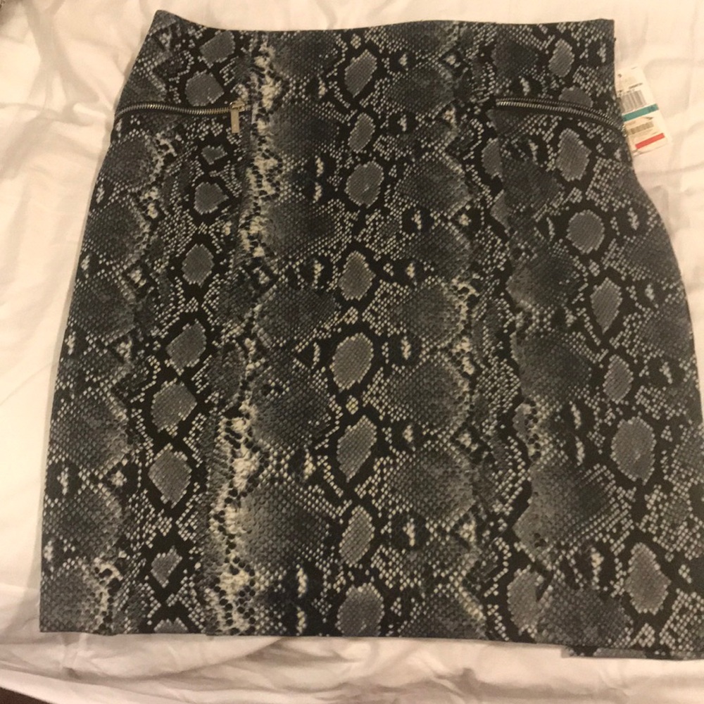 Michael Kors skirt ✅ LOWEST